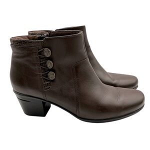 Clark’s Brown faux Leather Ankle Boots size 8